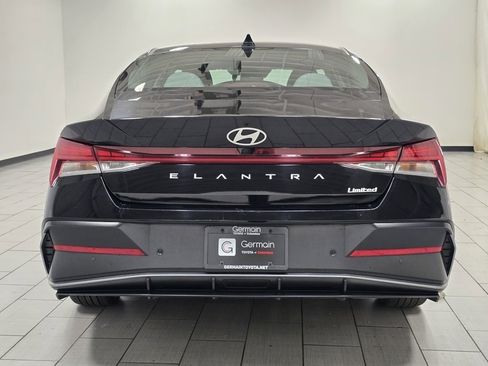 Used 2024 Hyundai Elantra Limited image 17