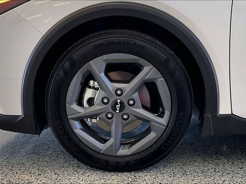 Used 2025 Kia K4 FWD image 8