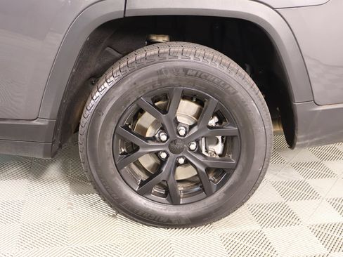 Used 2024 Jeep Grand Cherokee L Altitude AWD/4WD image 20