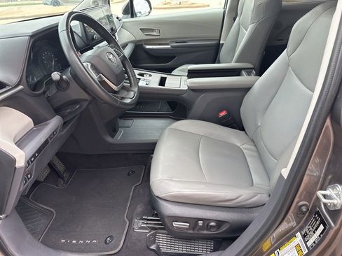 Used 2023 Toyota Sienna XLE w/ XLE Plus Package image 14