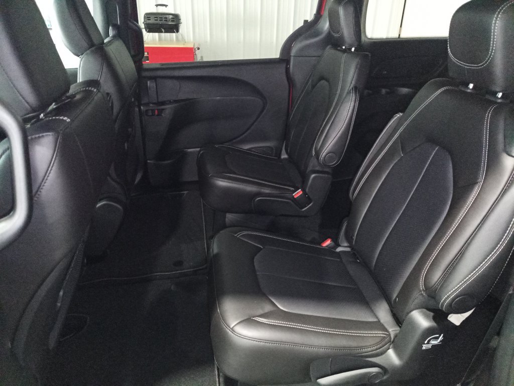 New 2027 Chrysler Pacifica Select w/ Family Tech Group FWD image 25