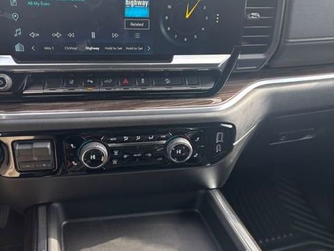 Used 2025 Chevrolet Silverado 2500 LT w/ Z71 Chrome Sport Edition image 5