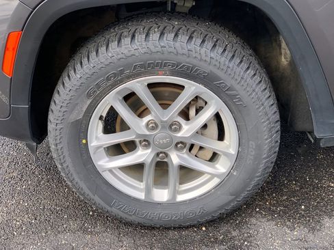 Used 2024 Jeep Grand Cherokee Laredo X w/ Trailer Tow Package image 32