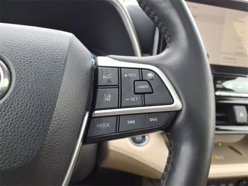 Used 2023 Toyota Highlander Limited image 20
