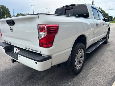 Used 2016 Nissan Titan SV AWD/4WD image 5