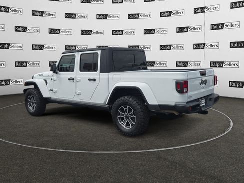 Used 2022 Jeep Gladiator Sport AWD/4WD image 4