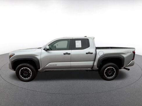 Used 2025 Toyota Tacoma SR image 9