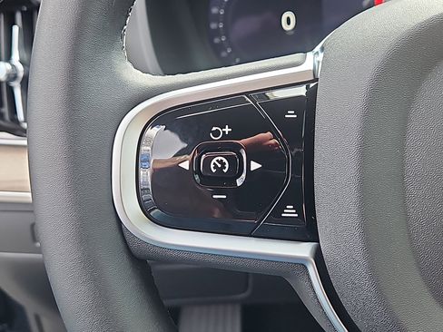 New 2026 Volvo XC90 B6 Plus w/ Protection Package Premier image 16