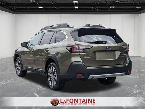 Used 2025 Subaru Outback Touring AWD/4WD image 3