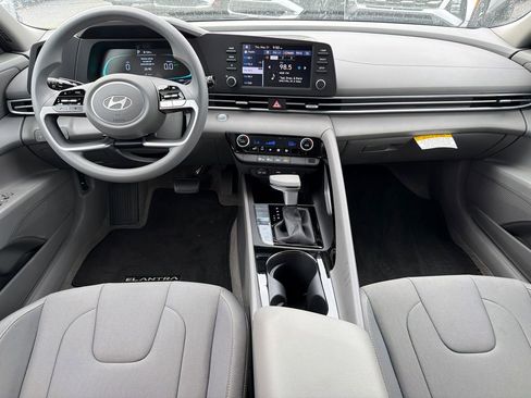 Used 2026 Hyundai Elantra Hybrid FWD image 22
