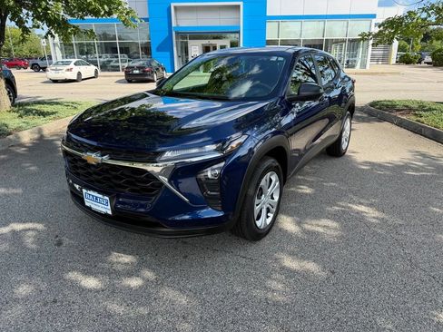 Used 2024 Chevrolet Trax LS w/ Driver Confidence Package FWD image 9