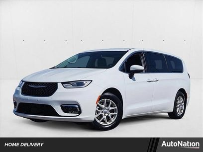 Used 2023 Chrysler Pacifica Touring-L