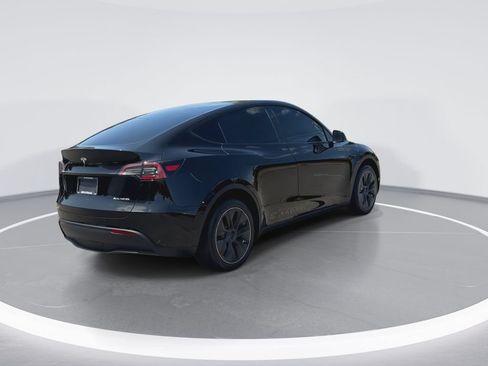 Used 2023 Tesla Model Y Long Range AWD/4WD image 2