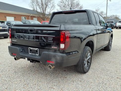 Used 2025 Honda Ridgeline Sport image 9