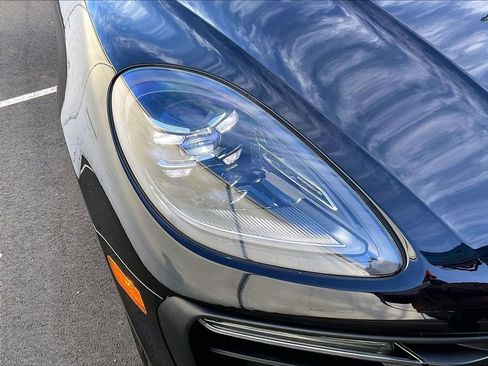 Used 2025 Porsche Macan image 30