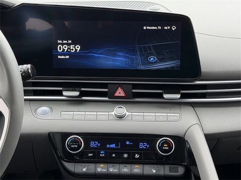 Used 2023 Hyundai Elantra SEL w/ Convenience Package image 15