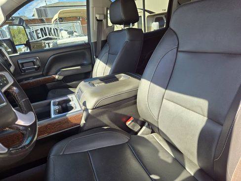 Used 2019 GMC Sierra 2500 SLT w/ Duramax Plus Package AWD/4WD image 15