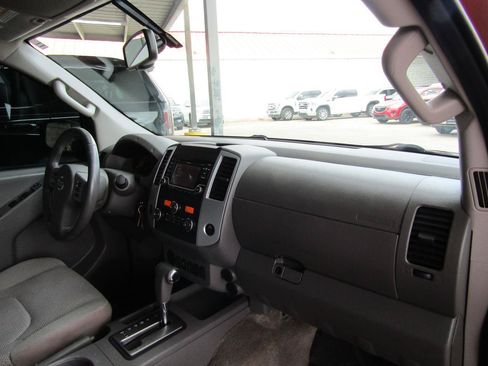 Used 2016 Nissan Frontier SV w/ SV Value Truck Package RWD image 10