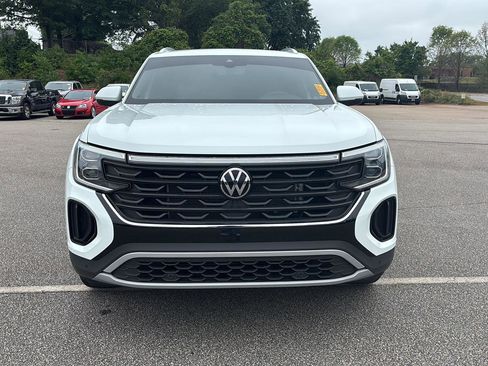 Used 2024 Volkswagen Atlas Cross Sport SE FWD image 2