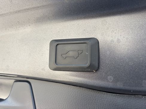 Used 2023 Toyota RAV4 Limited image 18