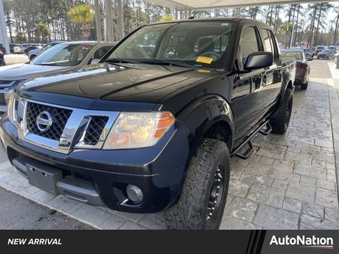 Used 2015 Nissan Frontier SV image 1