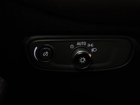 Used 2018 Chevrolet Equinox LT image 44