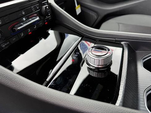 New 2025 Jeep Grand Cherokee Laredo X w/ Luxury Tech Group I image 24