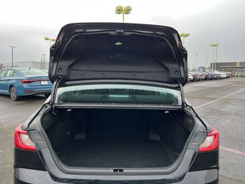 Used 2025 Toyota Camry LE image 31