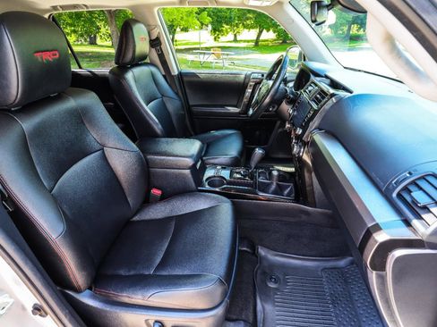 Used 2020 Toyota 4Runner Venture w/ Moonroof Package AWD/4WD image 45