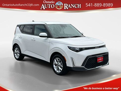 Used 2023 Kia Soul LX w/ LX Technology Package FWD image 1