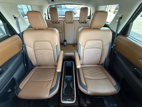 Used 2025 Nissan Pathfinder Platinum image 40