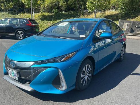 Certified 2022 Toyota Prius Prime XLE FWD image 1