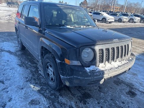 Used 2016 Jeep Patriot Sport w/ Power Value Group image 2