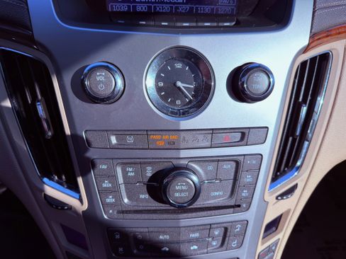 Used 2010 Cadillac CTS Luxury image 31