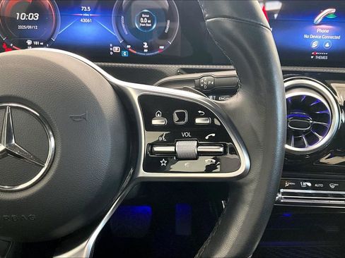 Used 2023 Mercedes-Benz CLA 250 4MATIC image 21