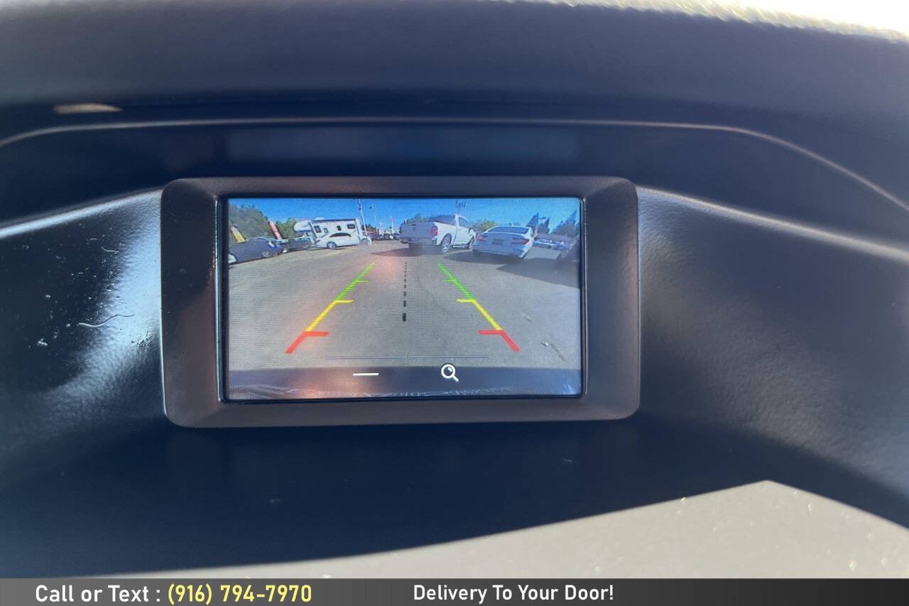 Used 2018 Ford Focus SE w/ Cold Weather Package FWD image 20