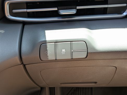 Used 2024 Hyundai Elantra SEL FWD image 22