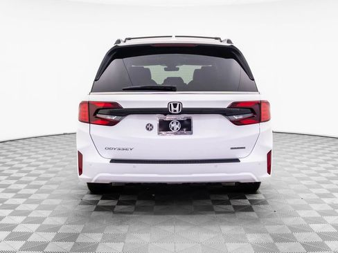 New 2026 Honda Odyssey Touring image 4