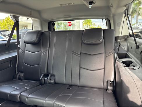 Used 2019 Cadillac Escalade ESV Luxury image 12