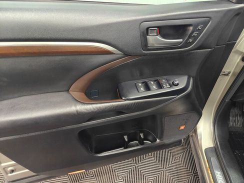 Used 2016 Toyota Highlander Limited AWD/4WD image 50