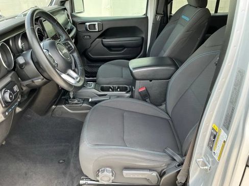 Used 2023 Jeep Wrangler Unlimited Rubicon 4xe w/ Cold Weather Group AWD/4WD image 13