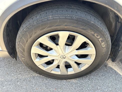 Used 2019 Nissan Rogue S image 8