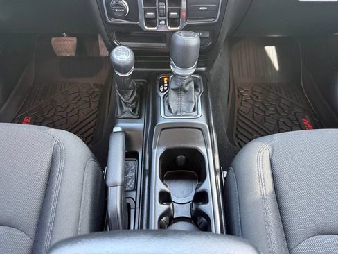 Used 2021 Jeep Wrangler Unlimited Sport AWD/4WD image 15