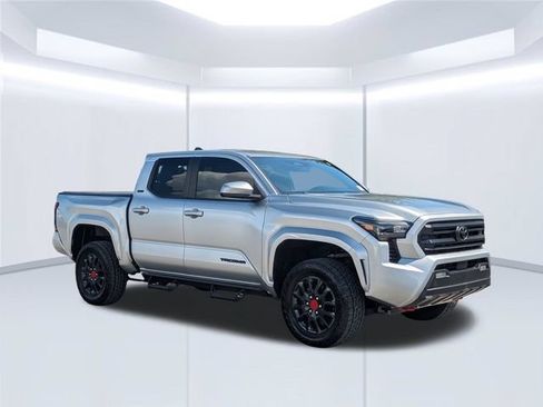 Used 2024 Toyota Tacoma SR5 AWD/4WD image 8