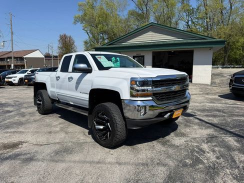 Used 2017 Chevrolet Silverado 1500 LT w/ All Star Edition AWD/4WD image 7
