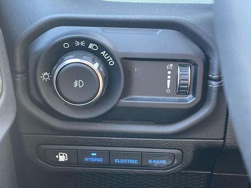 Used 2024 Jeep Wrangler Unlimited Sahara AWD/4WD image 17