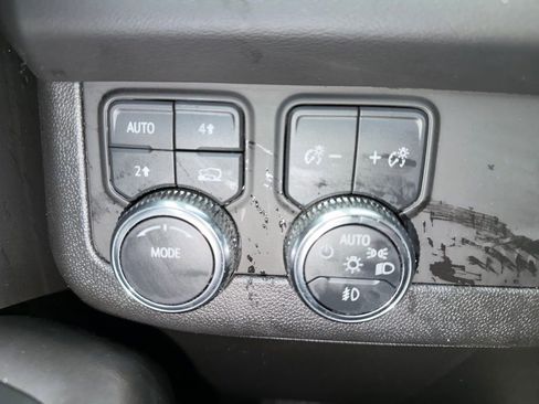 Used 2024 GMC Yukon SLT AWD/4WD image 49