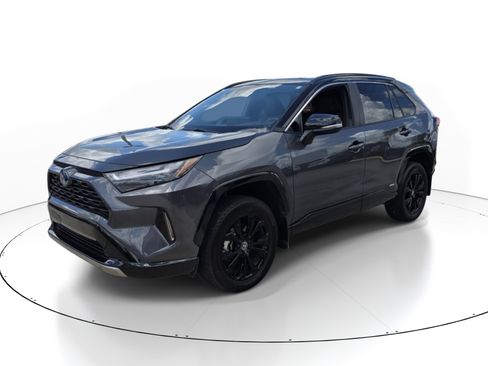 Used 2024 Toyota RAV4 XSE AWD/4WD image 2