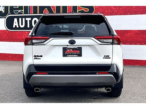 Used 2020 Toyota RAV4 XSE image 4