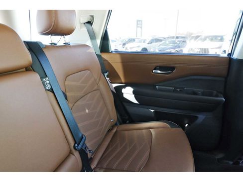 Used 2025 Nissan Pathfinder Platinum w/ Cargo Package image 10